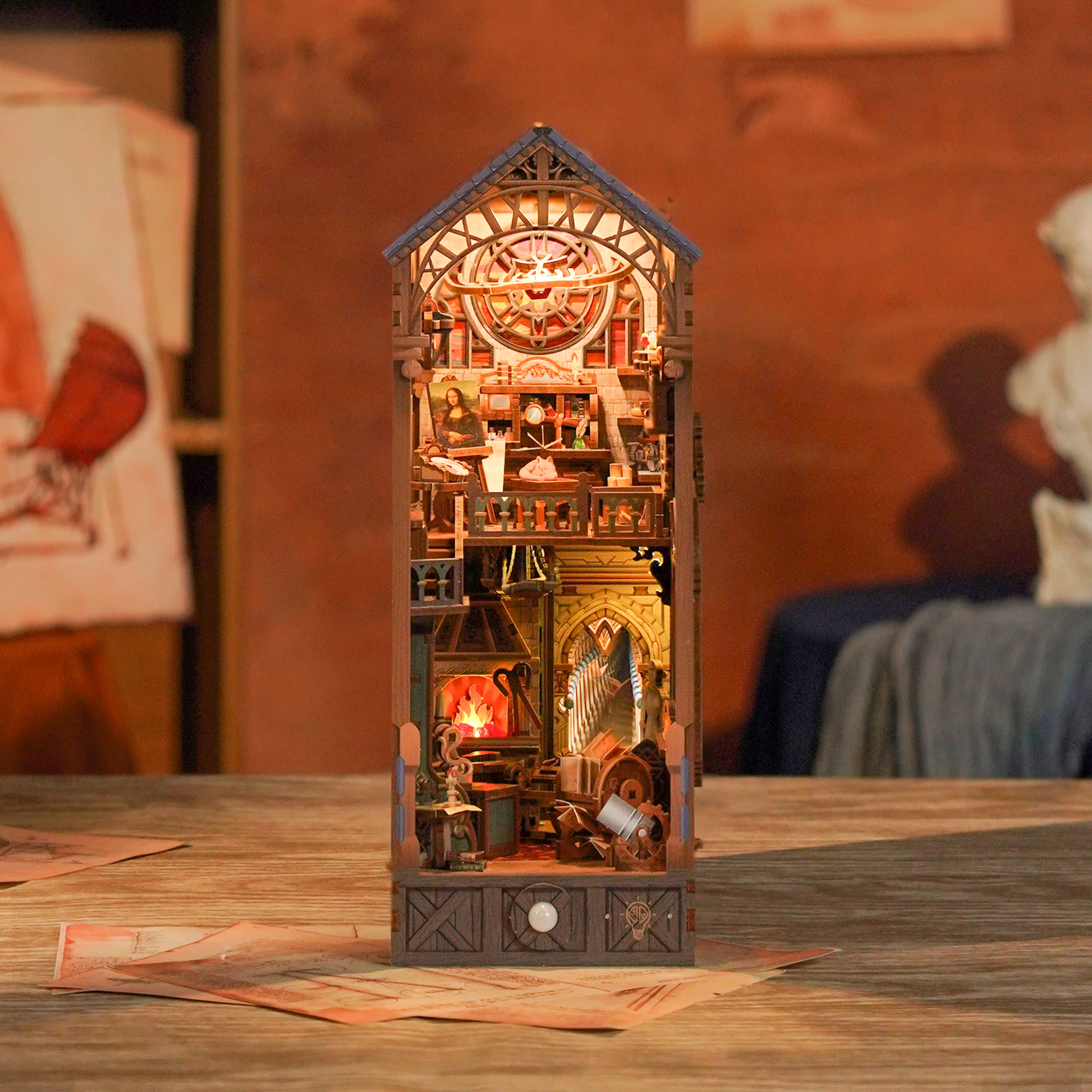 DIY Book Nook Kit: Leonardo da Vinci w/ Dust Cover - Image 9